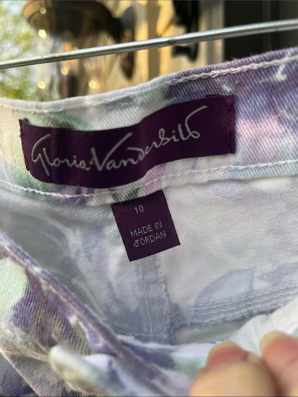 Gloria Vanderbilt White Floral Capris with Purple & Green Print - Picture 2 of 2